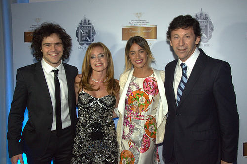 Posse y Nuevo junto a Martina Stoessel y Peter Lanzani Posse y Nuevo junto a Martina Stoessel y Peter Lanzani