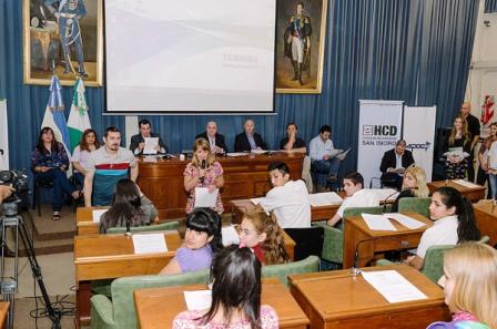 Alumnos de San Isidro presentaron propuestas para evitar la deserción escolar Alumnos de San Isidro presentaron propuestas para evitar la deserción escolar