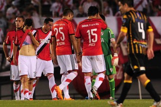 River se complicó sólo ante Olimpo y su liderazgo en solitario corre peligro River se complicó sólo ante Olimpo y su liderazgo en solitario corre peligro