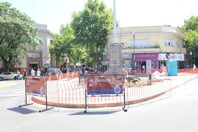 El Municipio comenzó los trabajos de la primera etapa de intervención urbanística en las calles 9 de julio, Belgrano y Acassuso, donde se ubica el histórico mástil. El Municipio comenzó los trabajos de la primera etapa de intervención urbanística en las calles 9 de julio, Belgrano y Acassuso, donde se ubica el histórico mástil.