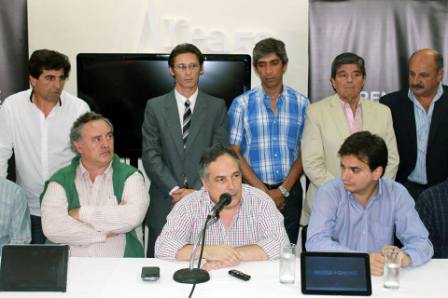 El presidente del Concejo Deliberante de Campana, Juan José Ghione,  anunció  que se suma a las filas del Frente Renovador
