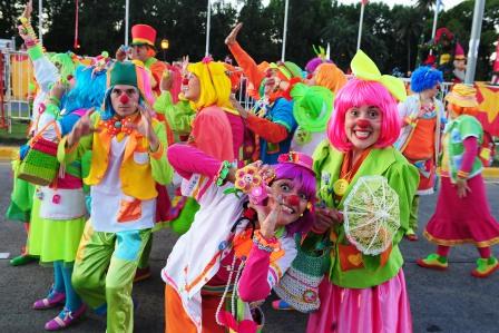 Tigre empezó a palpitar las fiestas con el Desfile Mágico Alparamis Tigre empezó a palpitar las fiestas con el Desfile Mágico Alparamis