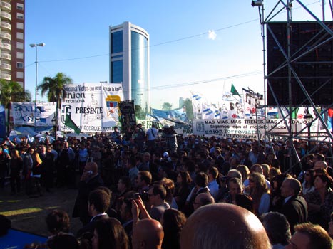 Cristina y Randazzo pusieron en marcha los trenes 0km de la Línea Mitre Cristina y Randazzo pusieron en marcha los trenes 0km de la Línea Mitre