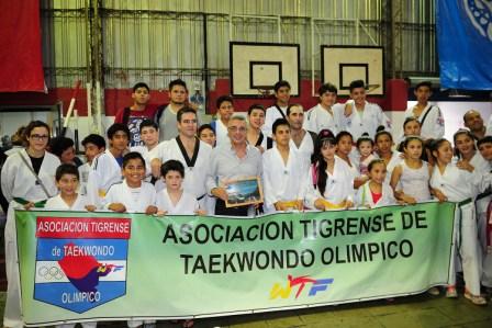 Tigre continúa apoyando a los clubes de barrio Tigre continúa apoyando a los clubes de barrio