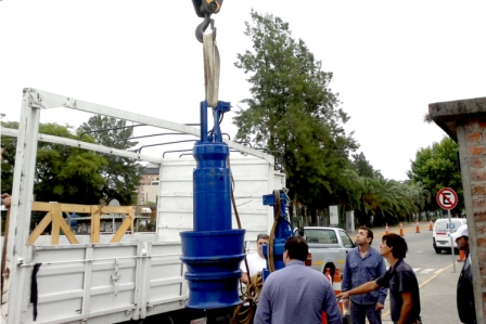 Realizan tareas de mantenimiento de las bombas pluviales en Tigre Centro