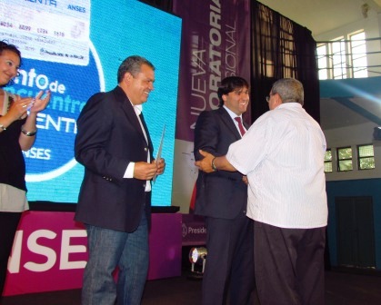 Diego Bossio entregó nuevas jubilaciones por moratoria en San Fernando Diego Bossio entregó nuevas jubilaciones por moratoria en San Fernando