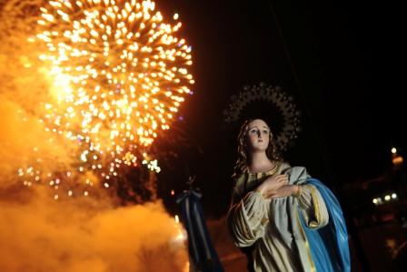 Multitudinaria celebración del Día de la Virgen en Tigre () Multitudinaria celebración del Día de la Virgen en Tigre ()