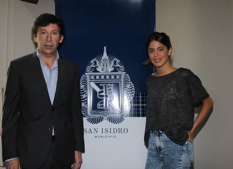 Gustavo Posse, Martina Stoessel, Fernanda Nuevo y Carlos Castellano
Gustavo Posse, Martina Stoessel, Fernanda Nuevo y Carlos Castellano