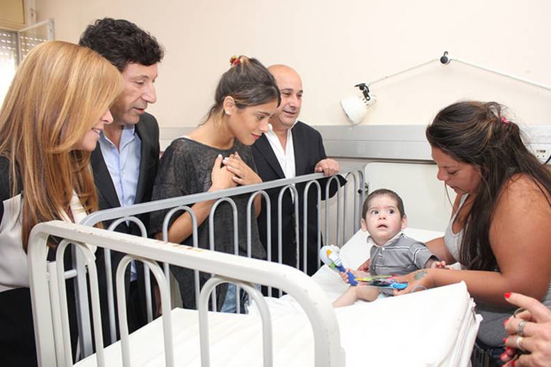 Gustavo Posse, Martina Stoessel, Fernanda Nuevo y Carlos Castellano
Gustavo Posse, Martina Stoessel, Fernanda Nuevo y Carlos Castellano