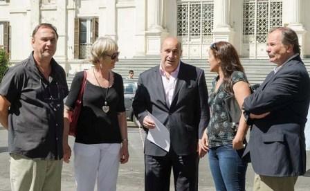 Castellano presentó el petitorio con más de 10 mil firmas en el Ministerio de Seguridad de la Provincia de Buenos Aires
