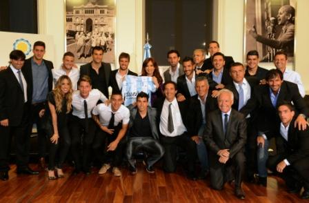 La Presidenta recibió al equipo campeón del fútbol argentino La Presidenta recibió al equipo campeón del fútbol argentino
