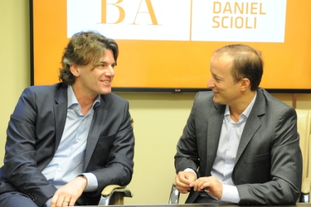 Martin Insaurralde y Nicolás Scioli acordaron la compra de maquinaria para Lomas de Zamora Martin Insaurralde y Nicolás Scioli acordaron la compra de maquinaria para Lomas de Zamora