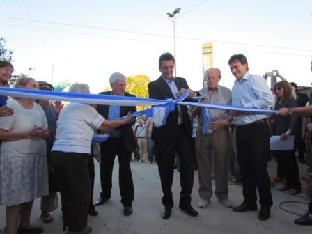 El Intendente de San Fernando, Luis Andreotti, acompañado por el Diputado Nacional, Sergio Massa, dejaron inaugurado esta tarde un nuevo paso bajo nivel de las vías del ferrocarril Mitre El Intendente de San Fernando, Luis Andreotti, acompañado por el Diputado Nacional, Sergio Massa, dejaron inaugurado esta tarde un nuevo paso bajo nivel de las vías del ferrocarril Mitre