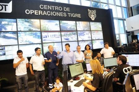 Massa y Zamora reconocieron al personal de emergencias de Tigre Massa y Zamora reconocieron al personal de emergencias de Tigre