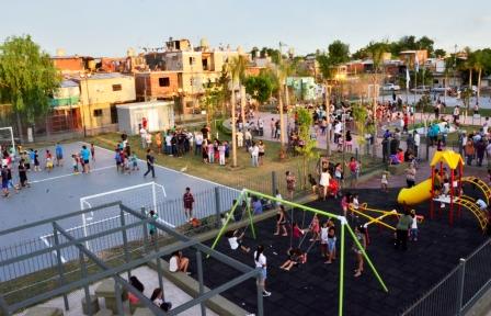 Luis Andreotti inauguró una nueva plaza para los barrios Don Mariano y Villa Hall