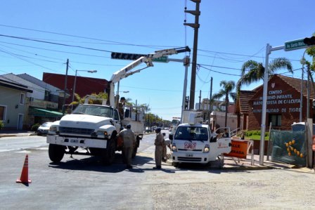 Instalan nuevos semáforos LED en Rincón de Milberg Instalan nuevos semáforos LED en Rincón de Milberg