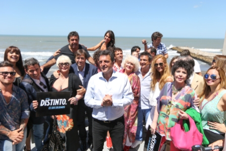 Massa presentó en Mar del Plata el programa Teatro Solidario Massa presentó en Mar del Plata el programa Teatro Solidario