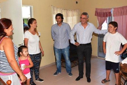 Los vecinos del barrio San Pablo de Tigre ya disfrutan de sus nuevas viviendas Los vecinos del barrio San Pablo de Tigre ya disfrutan de sus nuevas viviendas