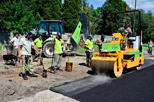 El Municipio realiza trabajos de mejora en el Camino Bancalari. El Municipio realiza trabajos de mejora en el Camino Bancalari.