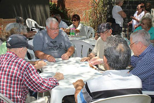 Abuelos de Esteban Echeverría disfrutaron de actividades en San Isidro.