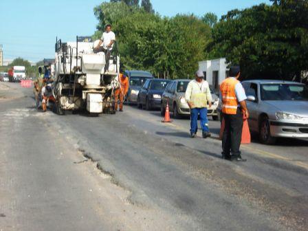 Realizan obras de mantenimiento en la Avenida Constituyentes en Benavidez Realizan obras de mantenimiento en la Avenida Constituyentes en Benavidez