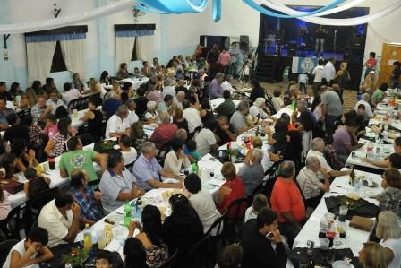 Los socios del Club Peñarol del Delta se reunieron para celebrar el nuevo aniversario de la entidad fundada en febrero de 1933, punto de referencia insoslayable de Dique Luján y Villa La Ñata. Los socios del Club Peñarol del Delta se reunieron para celebrar el nuevo aniversario de la entidad fundada en febrero de 1933, punto de referencia insoslayable de Dique Luján y Villa La Ñata.
