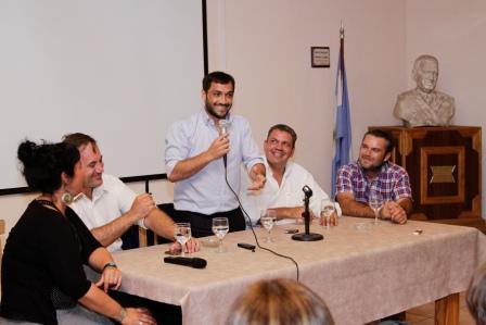 El presidente del PJ de San Fernando Gustavo Aguilera recibió el viernes pasado al precandidato a Gobernador de la Provincia de Bs As e Intendente de Berazategui Juan Patricio Mussi y al Intendente del Municipio de Gral Rodriguez Juan Pablo Angheleri. El presidente del PJ de San Fernando Gustavo Aguilera recibió el viernes pasado al precandidato a Gobernador de la Provincia de Bs As e Intendente de Berazategui Juan Patricio Mussi y al Intendente del Municipio de Gral Rodriguez Juan Pablo Angheleri.