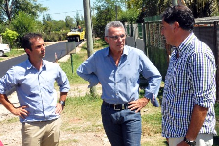 Realizan nuevos asfaltos en el barrio El Lucero, de Rincón de Milberg 