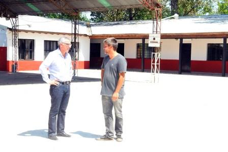 Realizan trabajos de refacción y mantenimiento en la Escuela Nº 19 