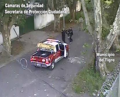 Detienen a un pirómano en Tigre tras incendiar un micro escolar Detienen a un pirómano en Tigre tras incendiar un micro escolar