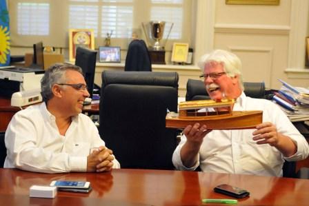 El intendente de Tigre Julio Zamora recibió la visita del intendente de Carmelo El intendente de Tigre Julio Zamora recibió la visita del intendente de Carmelo
