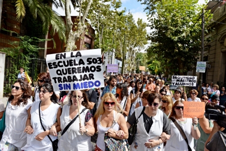 Marcha pacífica en apoyo a la maestra golpeada en San Fernando