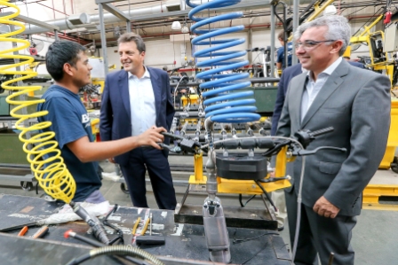 Massa y Zamora visitaron la empresa de motocicletas Beta radicada en Tigre