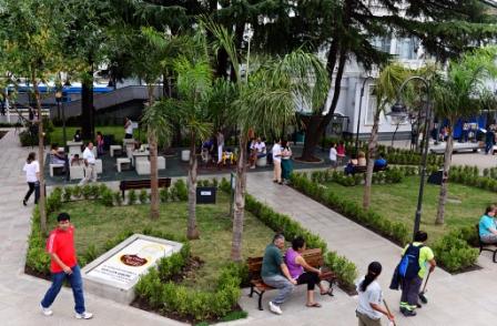 Andreotti inauguró la Plaza y el “Paseo de los Pintores” en la Estación Victoria 