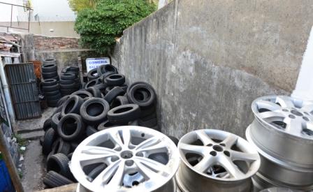 Desbarataron una banda de roba ruedas en San Fernando, 2.000 neumáticos secuestrados Desbarataron una banda de roba ruedas en San Fernando, 2.000 neumáticos secuestrados
