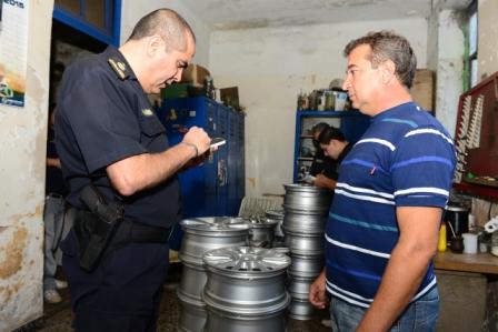 Desbarataron una banda de roba ruedas en San Fernando, 2.000 neumáticos secuestrados Desbarataron una banda de roba ruedas en San Fernando, 2.000 neumáticos secuestrados