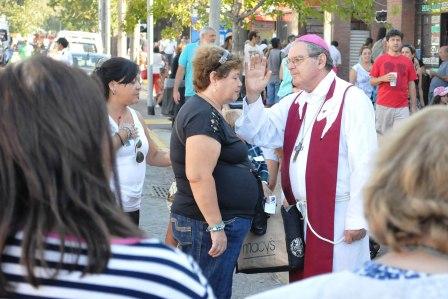 El Monseñor Ojea realizó el tradicional lavado de pies en el Puerto de Frutos