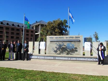 Vicente López distinguió a los héroes de Malvinas e inauguró un monumento Vicente López distinguió a los héroes de Malvinas e inauguró un monumento