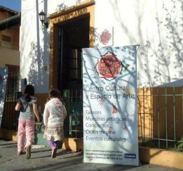 La Casa de las Artes Tacuarí sigue impulsando nuevos talleres para que jóvenes y adultos puedan desarrollar sus aptitudes artísticas. Percusión, yoga y teatro son algunas de las propuestas.
La Casa de las Artes Tacuarí sigue impulsando nuevos talleres para que jóvenes y adultos puedan desarrollar sus aptitudes artísticas. Percusión, yoga y teatro son algunas de las propuestas.