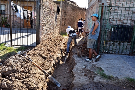 El Municipio conecta al barrio San Francisco a la red cloacal y realiza obras de mejora El Municipio conecta al barrio San Francisco a la red cloacal y realiza obras de mejora