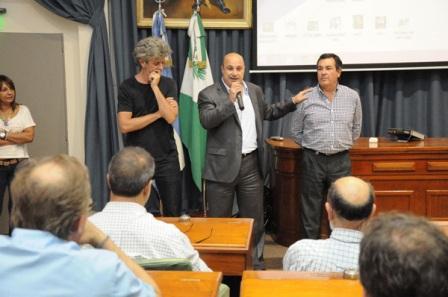 Castellano en el inicio de un nuevo curso de capacitación junto a Leiras y el concejal Rolón
Castellano en el inicio de un nuevo curso de capacitación junto a Leiras y el concejal Rolón