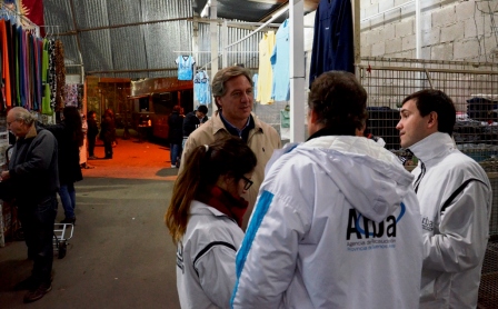 operativo de la Policía de la provincia de Buenos Aires, que desalojó por orden judicial puestos ilegales de venta instalados en el partido de Lomas de Zamora operativo de la Policía de la provincia de Buenos Aires, que desalojó por orden judicial puestos ilegales de venta instalados en el partido de Lomas de Zamora