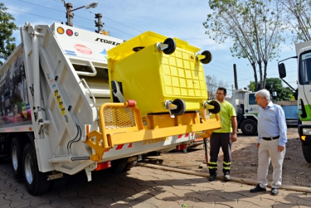 San Fernando adquirió 340 nuevos contenedores y dos camiones para el reciclado de plástico