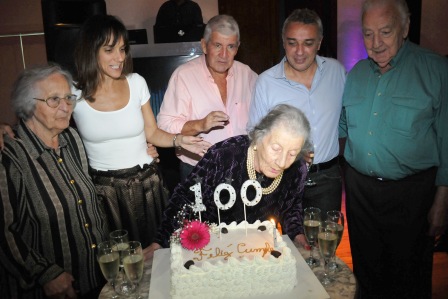 Dérica Texeira, vecina de Tigre centro, festejó un siglo de vida Dérica Texeira, vecina de Tigre centro, festejó un siglo de vida