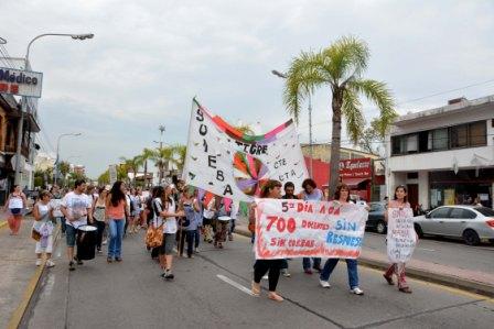 Docentes de Tigre exigen a Scioli el pago de salarios a 700 trabajadores Docentes de Tigre exigen a Scioli el pago de salarios a 700 trabajadores