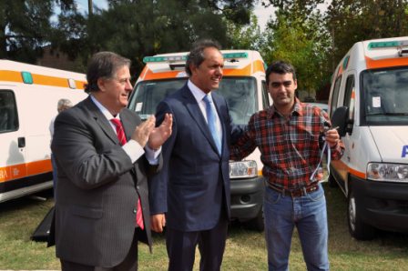 Scioli y Ugo entregaron una nueva ambulancia para el Hospital de General Pacheco