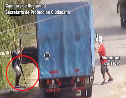 Roban un camión con armas largas y los detectan las cámaras de Tigre Roban un camión con armas largas y los detectan las cámaras de Tigre