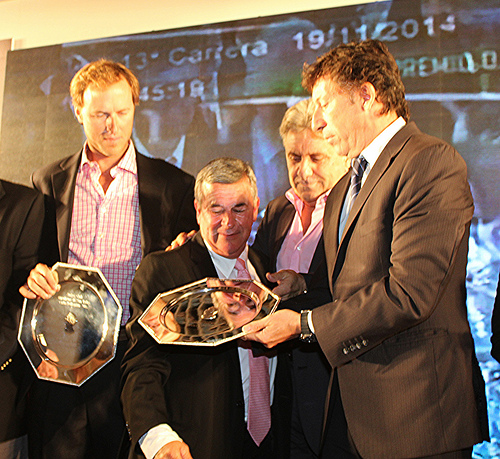 Posse entrega uno de los premios Carlos Pellegrini
Posse entrega uno de los premios Carlos Pellegrini