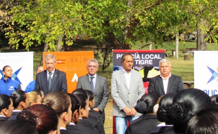 Scioli y Zamora dieron inicio a la Policía Local de Tigre y entregaron escrituras Scioli y Zamora dieron inicio a la Policía Local de Tigre y entregaron escrituras