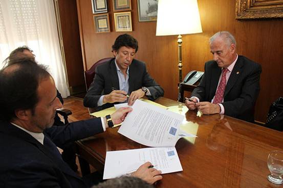 El intendente Gustavo Posse firmó un convenio para que alumnos de la Universidad de Girona participen en el proyecto de Justicia Juvenil Restaurativa.
El intendente Gustavo Posse firmó un convenio para que alumnos de la Universidad de Girona participen en el proyecto de Justicia Juvenil Restaurativa.